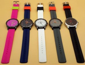 Toptan Silikon Kordonlu Fosforlu Kalite Bay&Bayan Saat