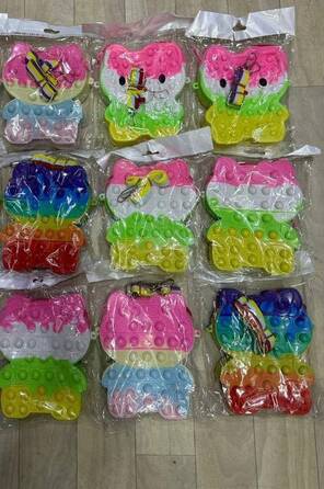 Toptan Figürlü Çapraz Asmalı Silikon Popit Çocuk Çantası