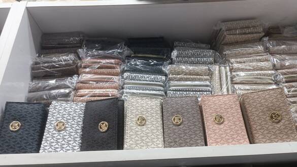 Toptan Bayan Markalı Yazılı Kısa Model Cüzdan