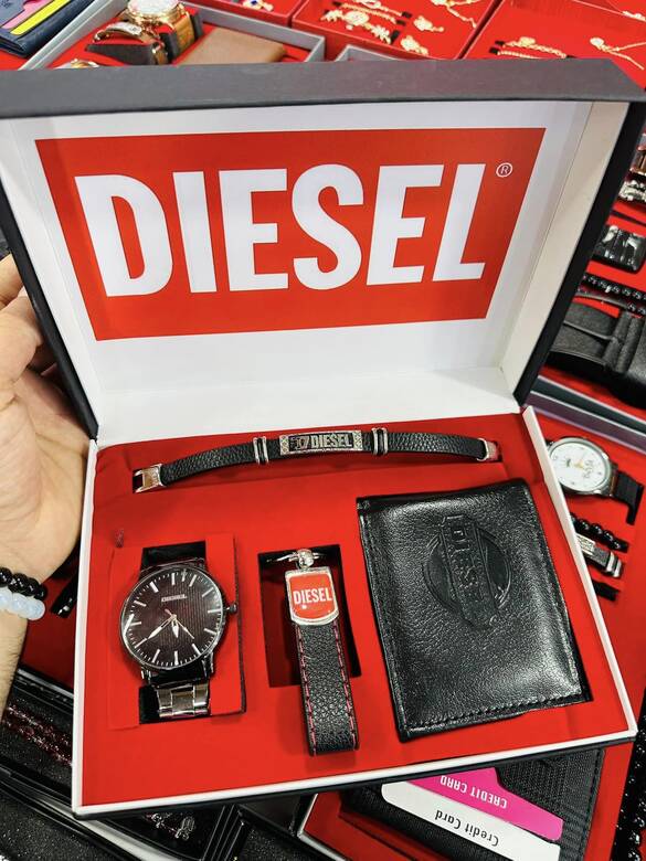 Toptan Mix Model Kutulu Yazılı Cüzdanlı Saat Set Takımı