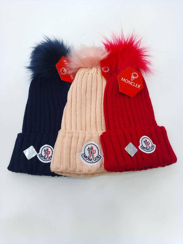 Toptan MONCLER Ponponlu Yazılı Nakışlı Bayan Bere