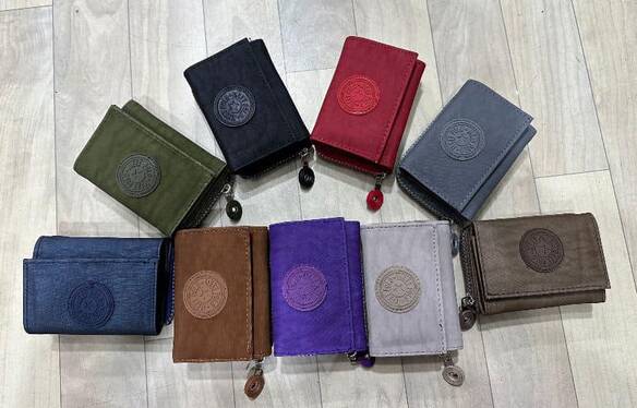 Toptan Takoz Model Logolu Bayan Para Cüzdanı